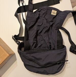 Tula Lite Carrier In black BNWB